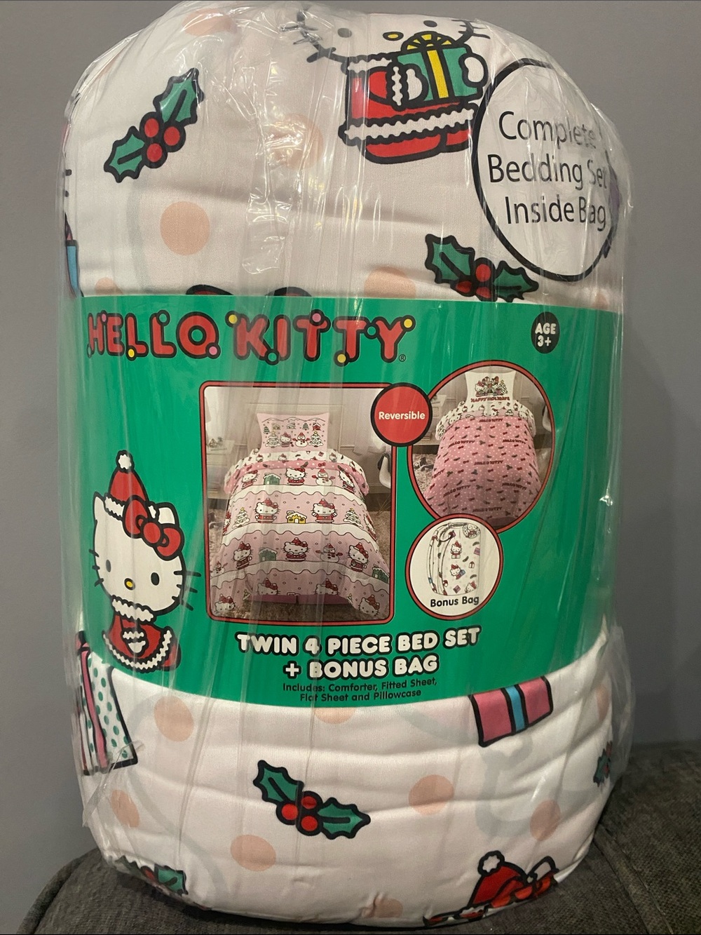 Hello Kitty Twin 4-Piece Bed Set in White, Pink, Green and Red